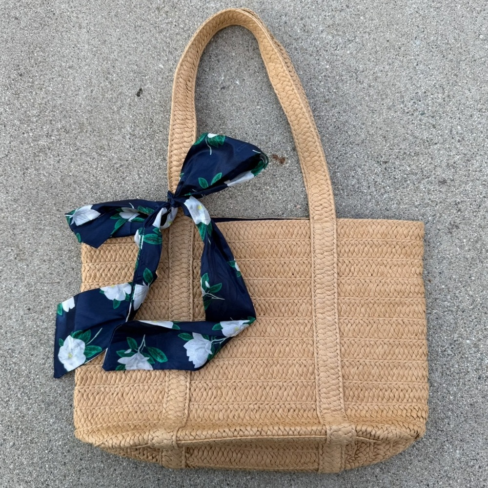 Draper James Straw Tote Bag with Floral Tie Scarf preloved - Picture 2 of 12